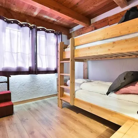 Private Chalet With Jacuzzi And Sauna- If You Want To Book, Please Contact On Wh-ats-app - 0034-605-434-371 !!!! Вілла Шамоні